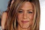 Jennifer Aniston chodziła w podartych rajstopach