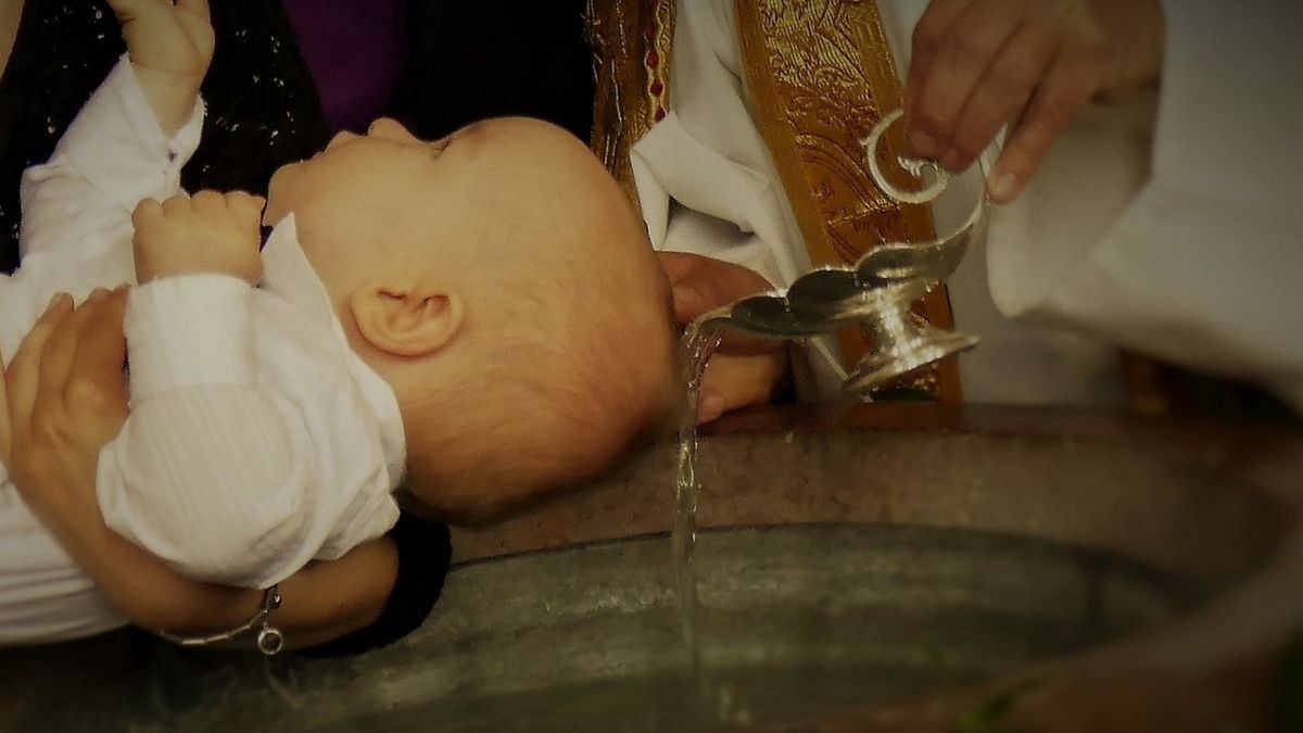 Tysiące chrztów zostało unieważnionych (zdjęcie ilustracyjne)