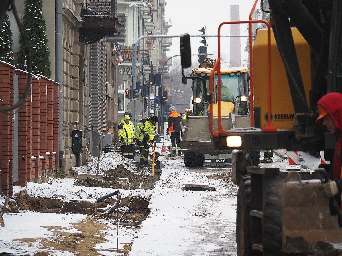 Łódź: Gigantyczne korki na ul. Radwańskiej. Zalecamy jechać objazdem