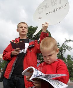 Publiczne czytanie komiksów ws. zerowej stawki VAT na książki
