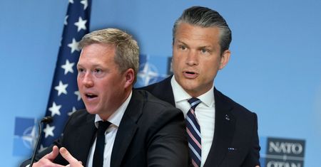 Sekretarz armii USA odchodzi? Wskazują na napięcia z szefem Pentagonu