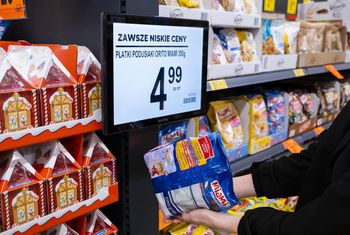 Niepokojące dane ze sklepów. Polacy liczą każdy grosz przed świętami