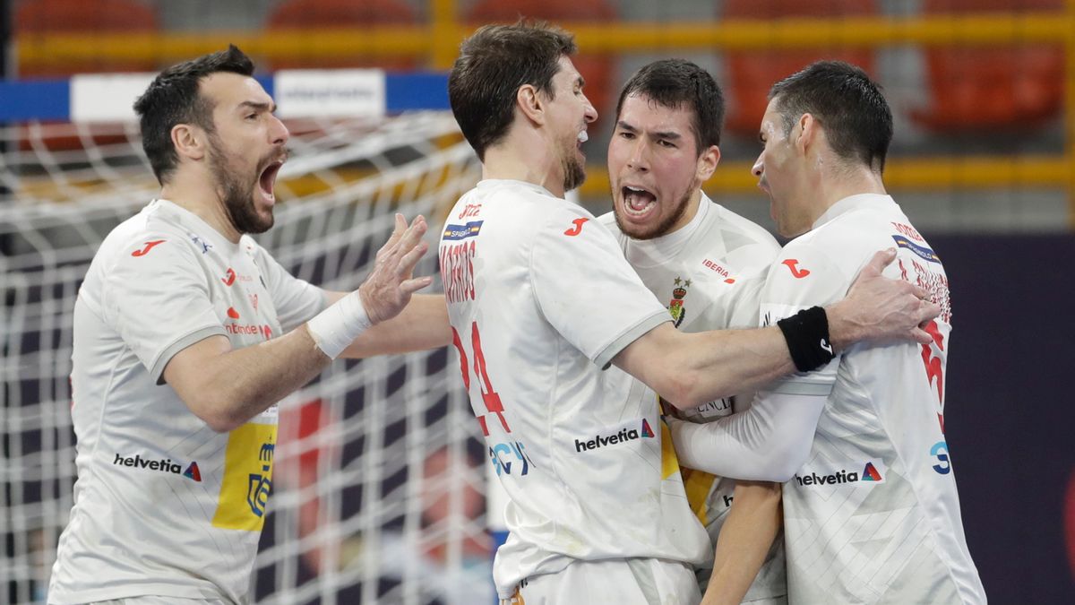 PAP/EPA / Petr David Josek  / Na zdjęciu: piłkarz ręczni reprezentacji Hiszpanii