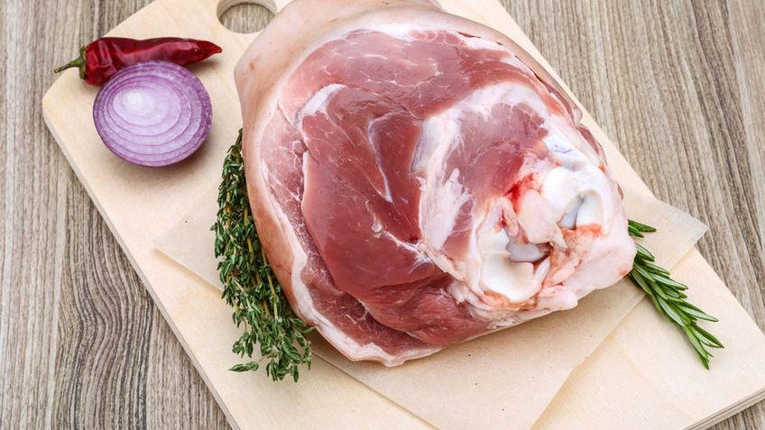 Surowa golonka wieprzowa (samo mięso)