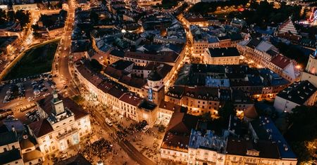 Miejskie stypendia trafią do młodych artystek i artystów