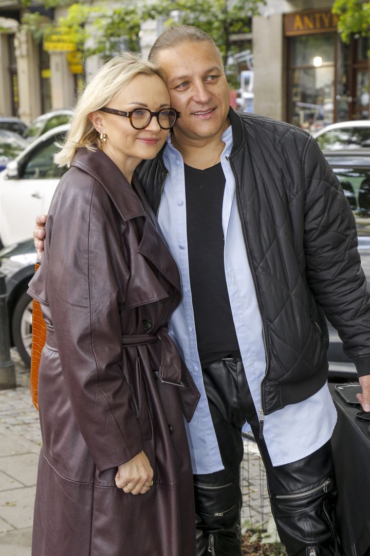 Edyta Golec w skórzanym płaszczu 