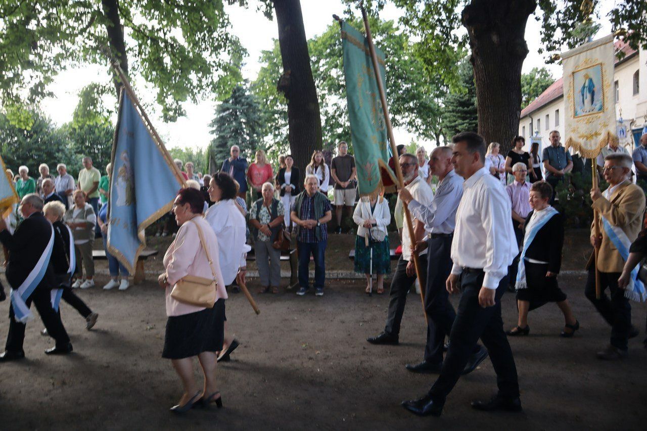 W Sanktuarium Matki Bożej Bolesnej w Osiecznej trwają uroczystości odpustowe. W sobotni (2.08) wieczór przybyli m.in. pielgrzymi z Leszna