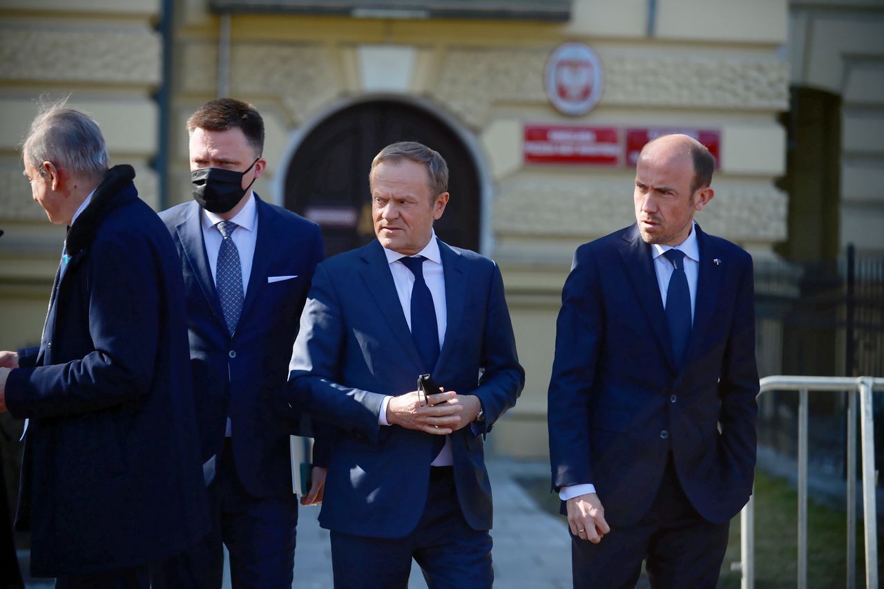 Tusk nie kryje niezadowolenia po spotkaniu z premierem. "Tematy poważne, ale zachowanie rządu niepoważne"