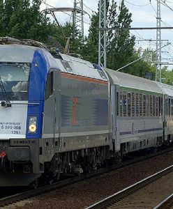 Tragedia na torach. Ludzie utknęli w pociągach w Warszawie i okolicy