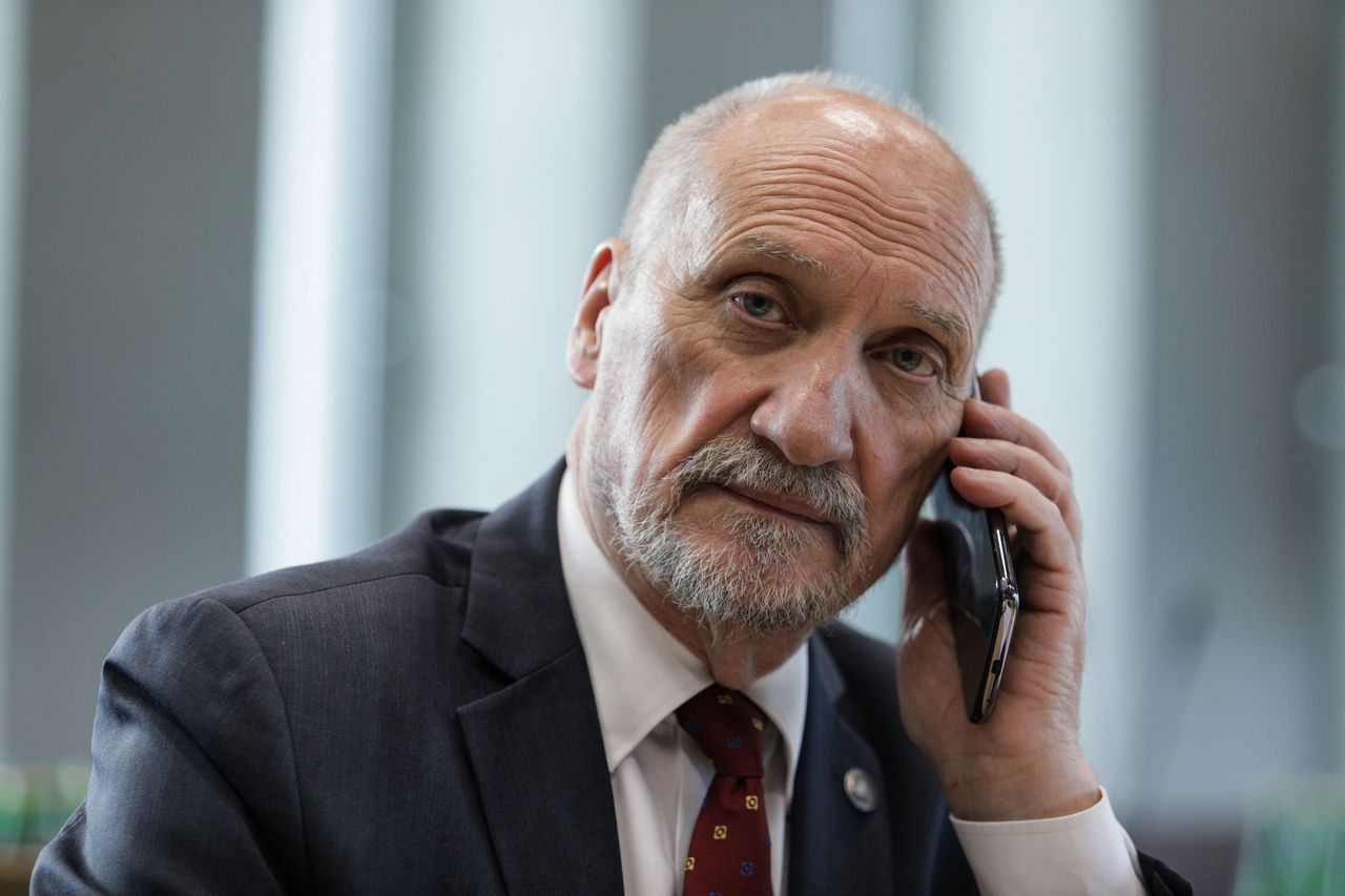 Katastrofa smoleńska. Antoni Macierewicz o przyczynach i "przesądzającym dowodzie"