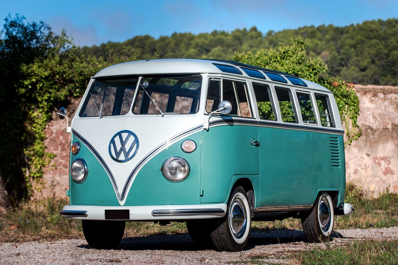 Volkswagen T1 Samba jest nieodłącznie kojarzony z hippisowską kulturą, a dziś jest najbardziej wartościową odmianą modelu