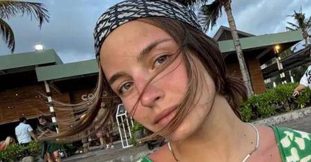 Pozbawiona grama makijażu Julia Wieniawa pozdrawia z egzotycznych wakacji, pozując w zielonym bikini