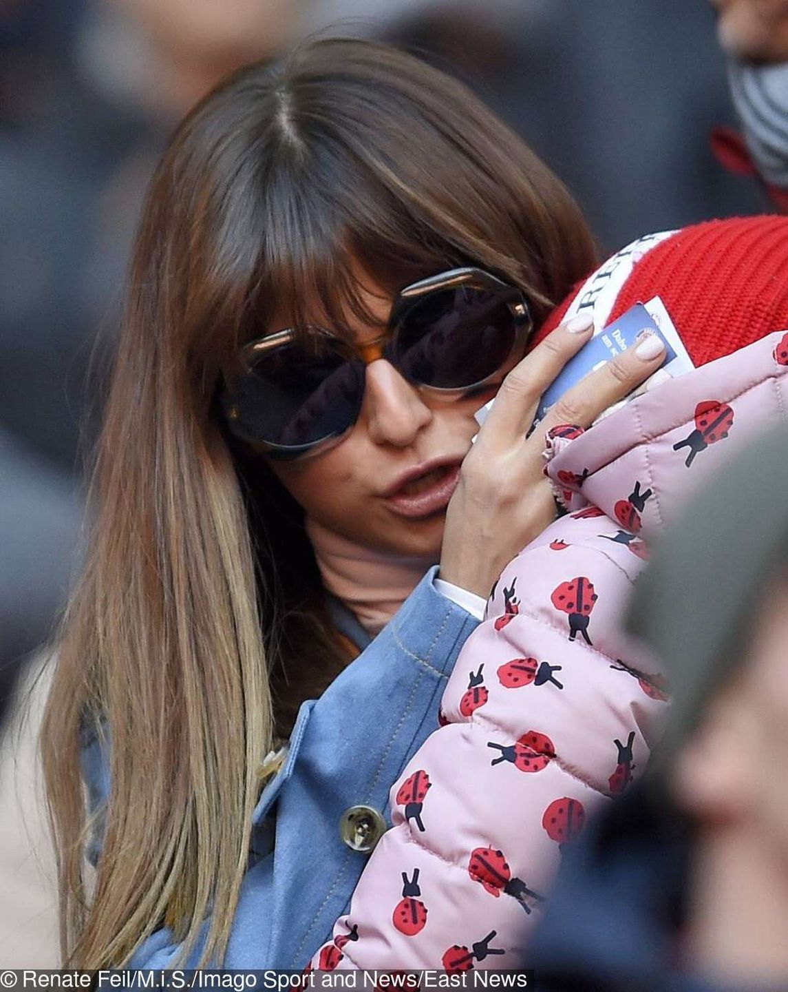 Anna Lewandowska z Klarą na meczu Bayern Monachium