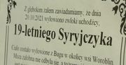 “Gest solidarności z rodzinami osób, które tam zmarły z powodu chłodu i wycieczenia”. Symboliczne groby i nekrologi dla uchodźców.
