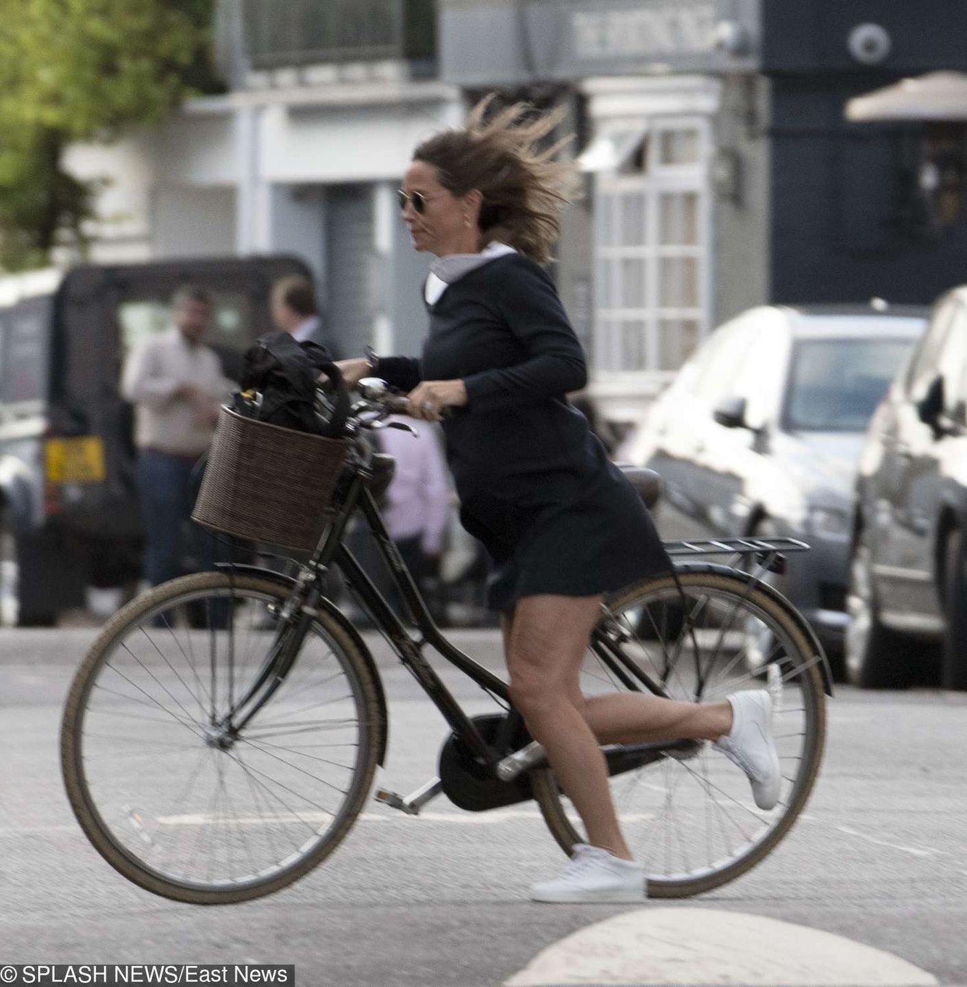 Pippa Middleton w zaawansowanej ciąży jeździ na rowerze