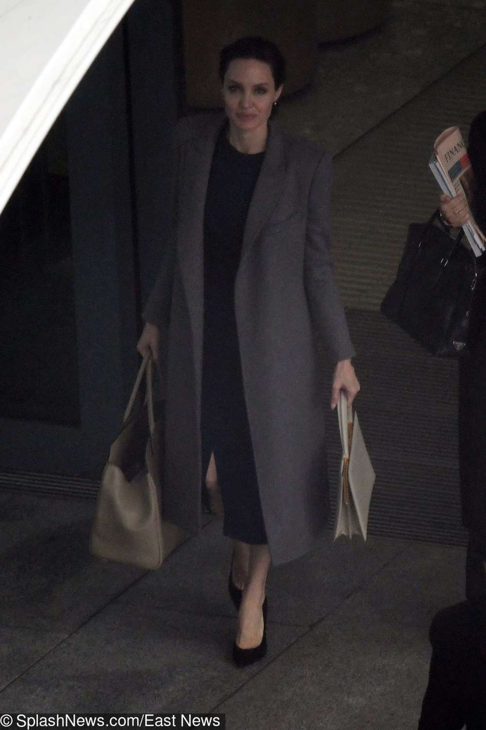 Angelina Jolie na lotnisku w Londynie