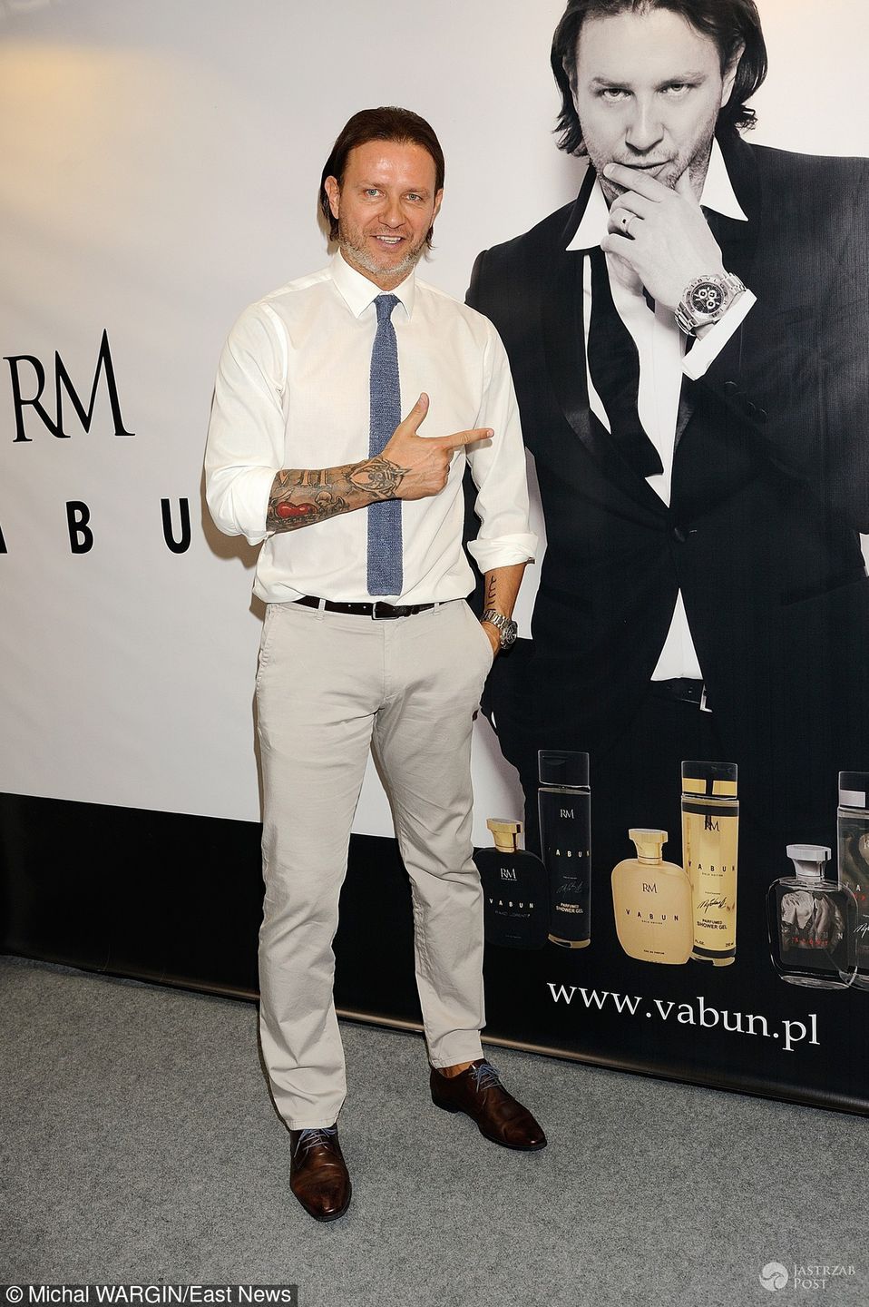 Radoslaw Majdan promuje swoje perfumy Vabun