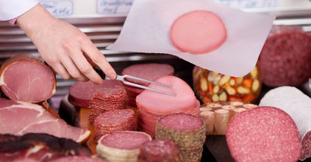 Piwna kiełbasa salami z wieprzowiną i wołowiną