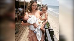 Modelka pokazuje ciało po ciąży 