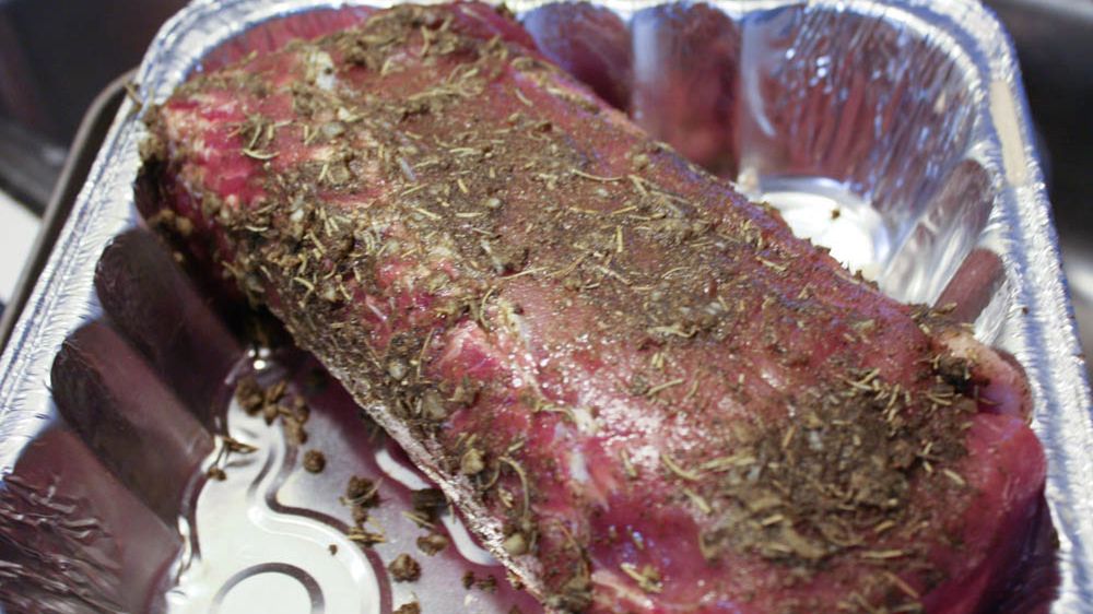 Surowa cała polędwica wieprzowa (mięso i tłuszcz)