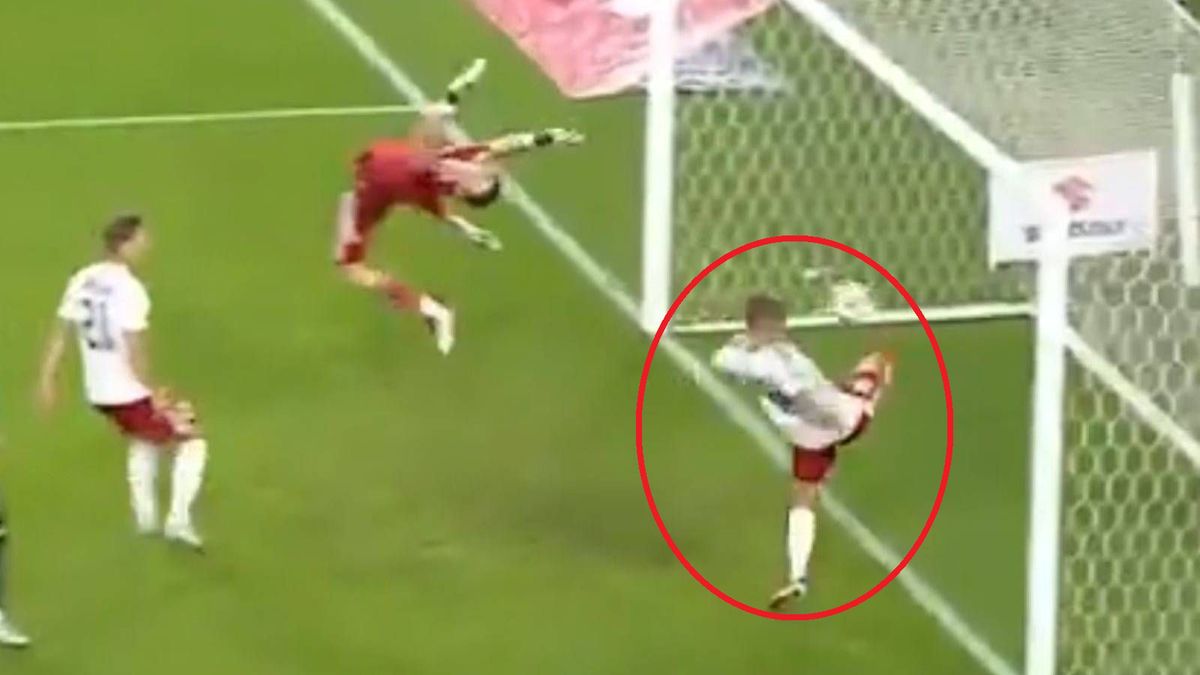 Twitter / TVP Sport / Fenomenalna interwencja Krzysztofa Fałowskiego