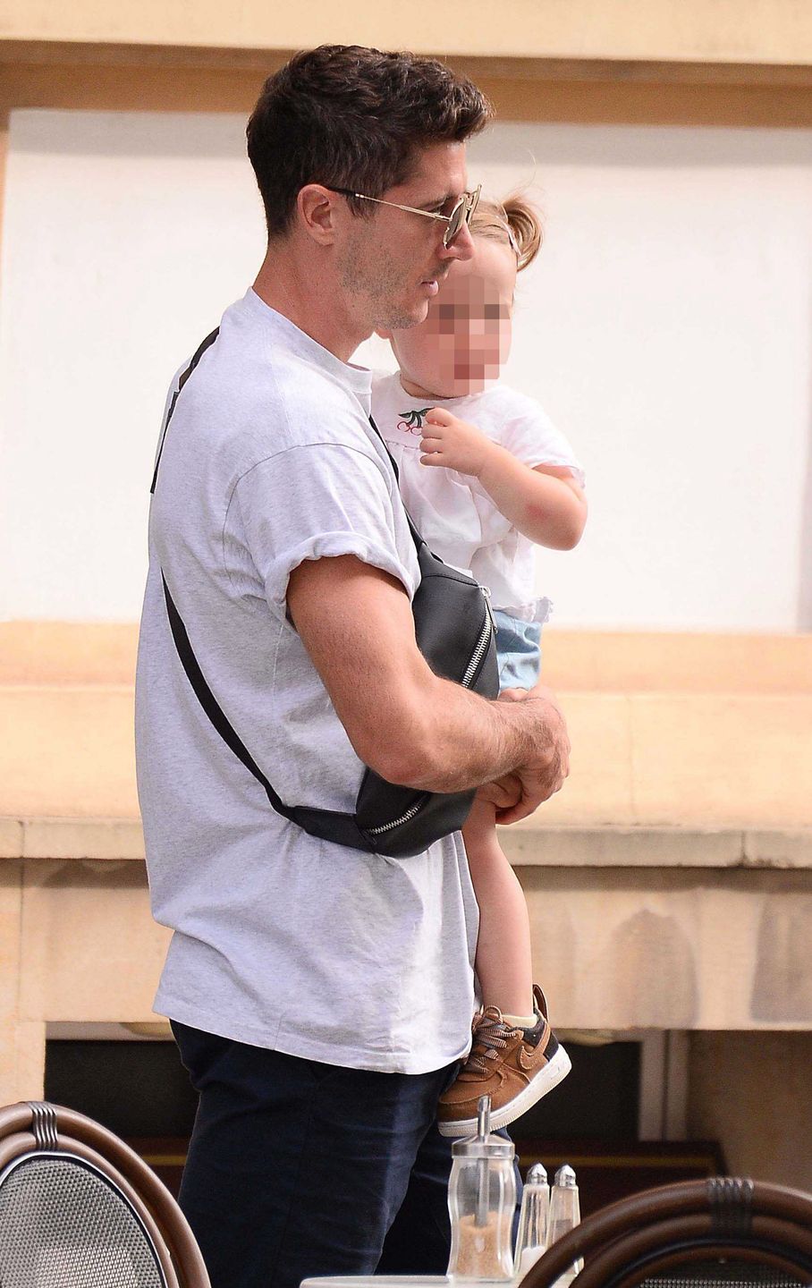 Anna Lewandowska, Klara Lewandowska i Robert Lewandowski w resturacji