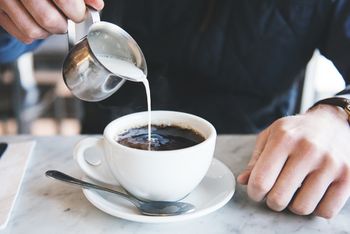 Idealna liczba filiżanek. Kawa a zdrowie. Naukowcy podali limit