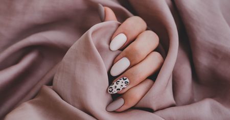 Wybieramy najlepszy manicure na wiosnę 2024. Hybryda jest już passé?