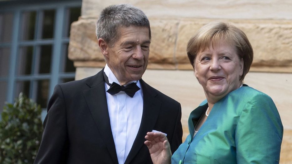 Angeli Merkel plany na emeryturę. Na zdjęciu z mężem Joachimem Sauerem 