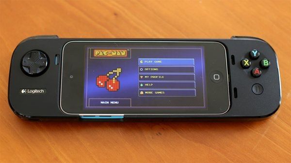 Gamepad Logitech PowerShell dla fanów mobilnego grania 2