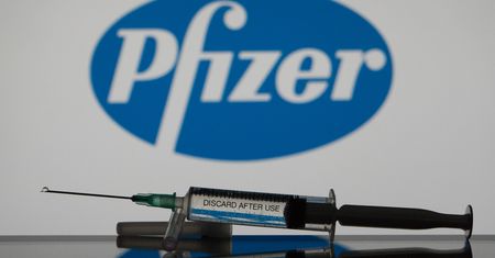 Koncerny biorą się ostro do pracy. Chcą stworzyć podwójną szczepionkę
