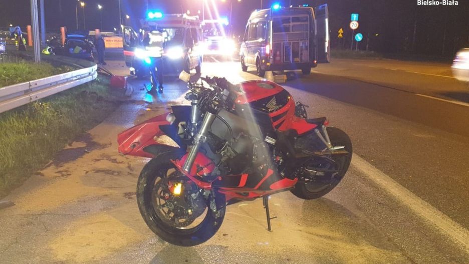 Bielsko-Biała. 27-letni motocyklista zginął po zderzeniu z samochodem.