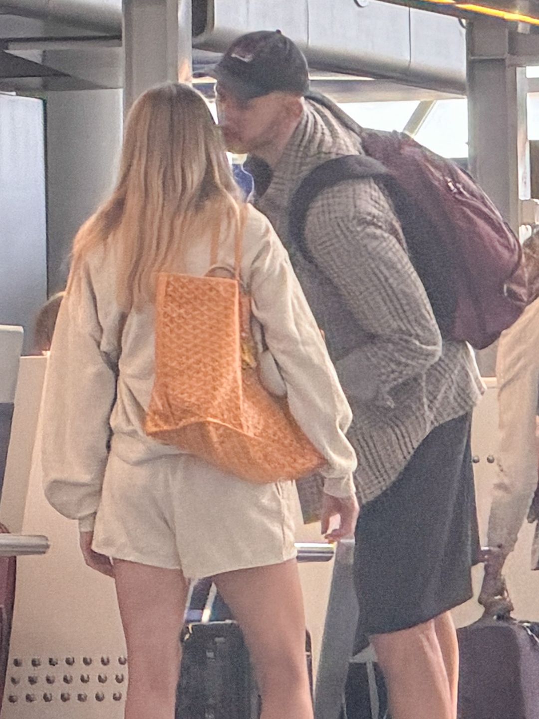 Bartosz i Anna Kurkowie na lotnisku