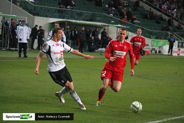 Bartosz Bereszyński (z lewej) podczas meczu z Górnikiem Zabrze