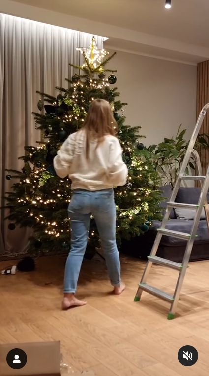 Agnieszka Kaczorowska ubrała choinkę