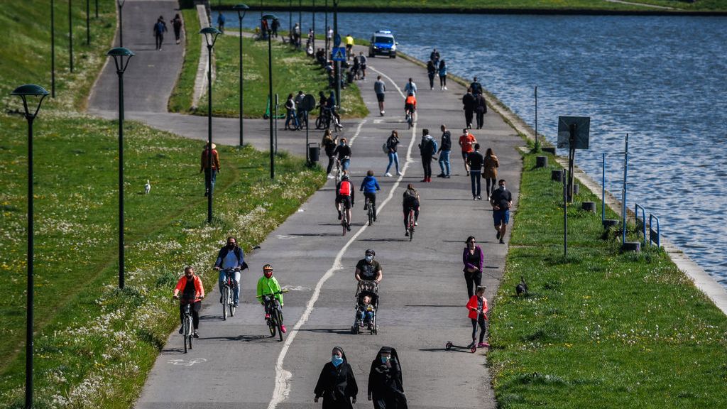 Zdjęcie okładkowe artykułu: Getty Images / Omar Marques / Polacy na rowerach w Krakowie