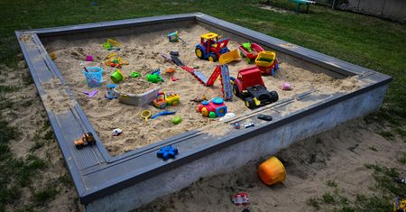 10-letnia Amelia wyszła na plac zabaw i zaginęła. Szcześliwy finał poszukiwań