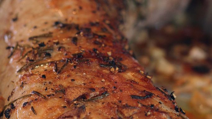 Pieczona cała polędwica wieprzowa (samo mięso)