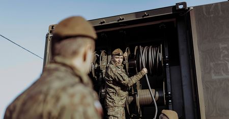 Odcinają prąd i uruchamiają polową elektrownię. Tak ćwiczy WOT. Pierwszy raz w historii