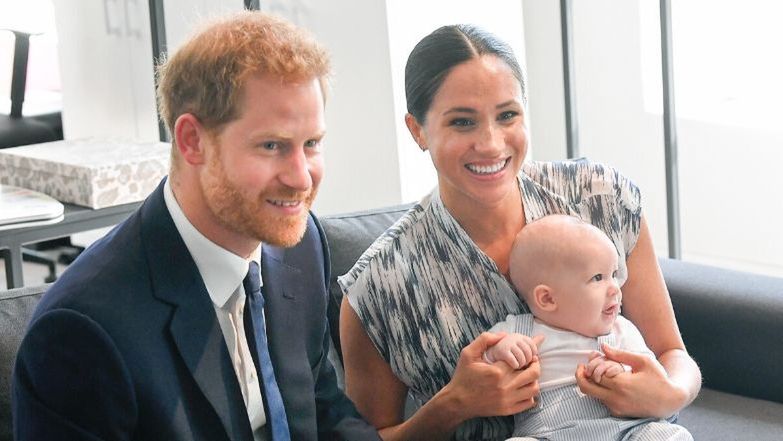 Książę Harry, Meghan Markle i Archie miesiąc po jego narodzinach.