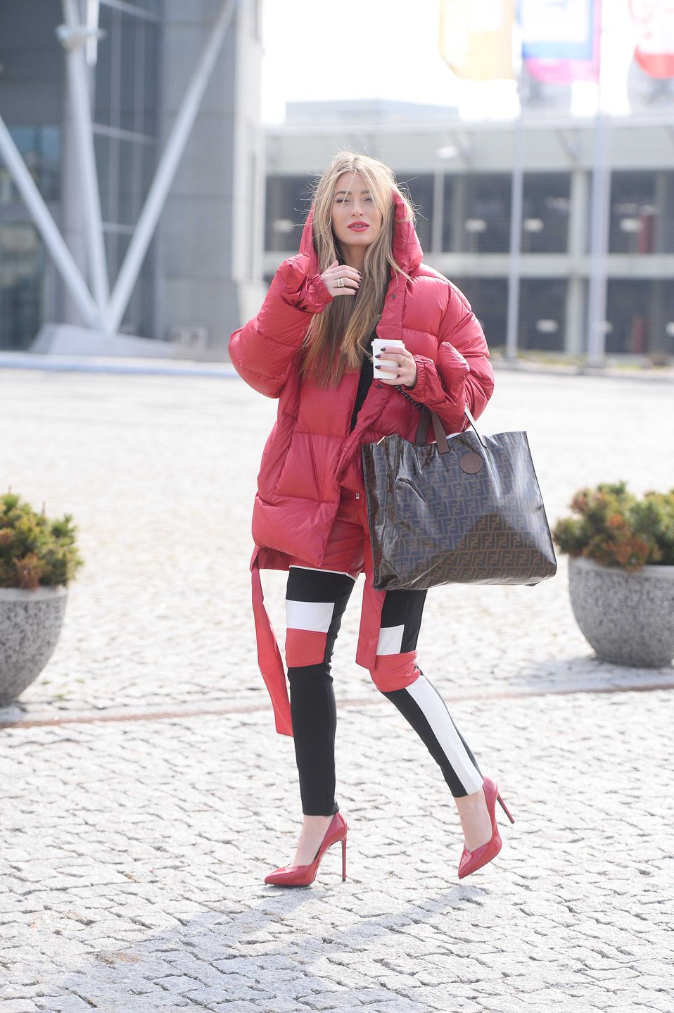 Marcelina Zawadzka pod studiem "Pytanie na Śniadanie"