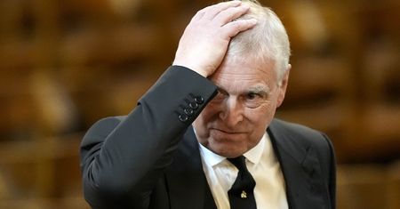 "Jestem synem królowej!". Andrzej skomlał w czasie nocnej eksmisji