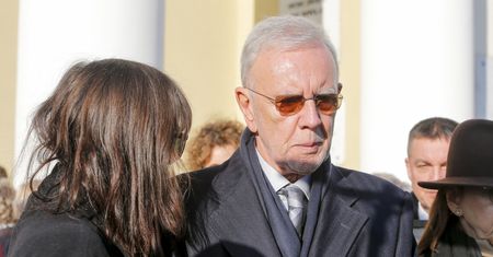 Dawno niewidziany mąż Elżbiety Zającówny. Krzysztof Jaroszyński wziął udział w pożegnaniu żony w Warszawie