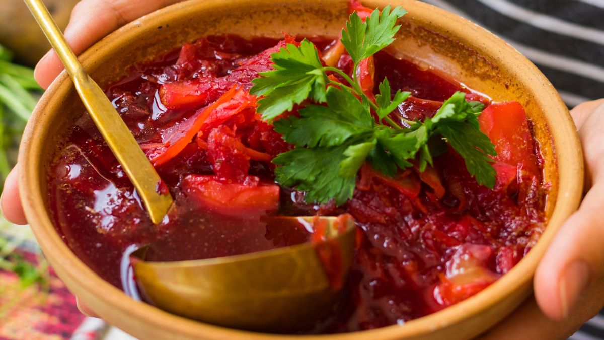 Barszcz z kapustą kiszoną to jedna z propozycji na Wigilię