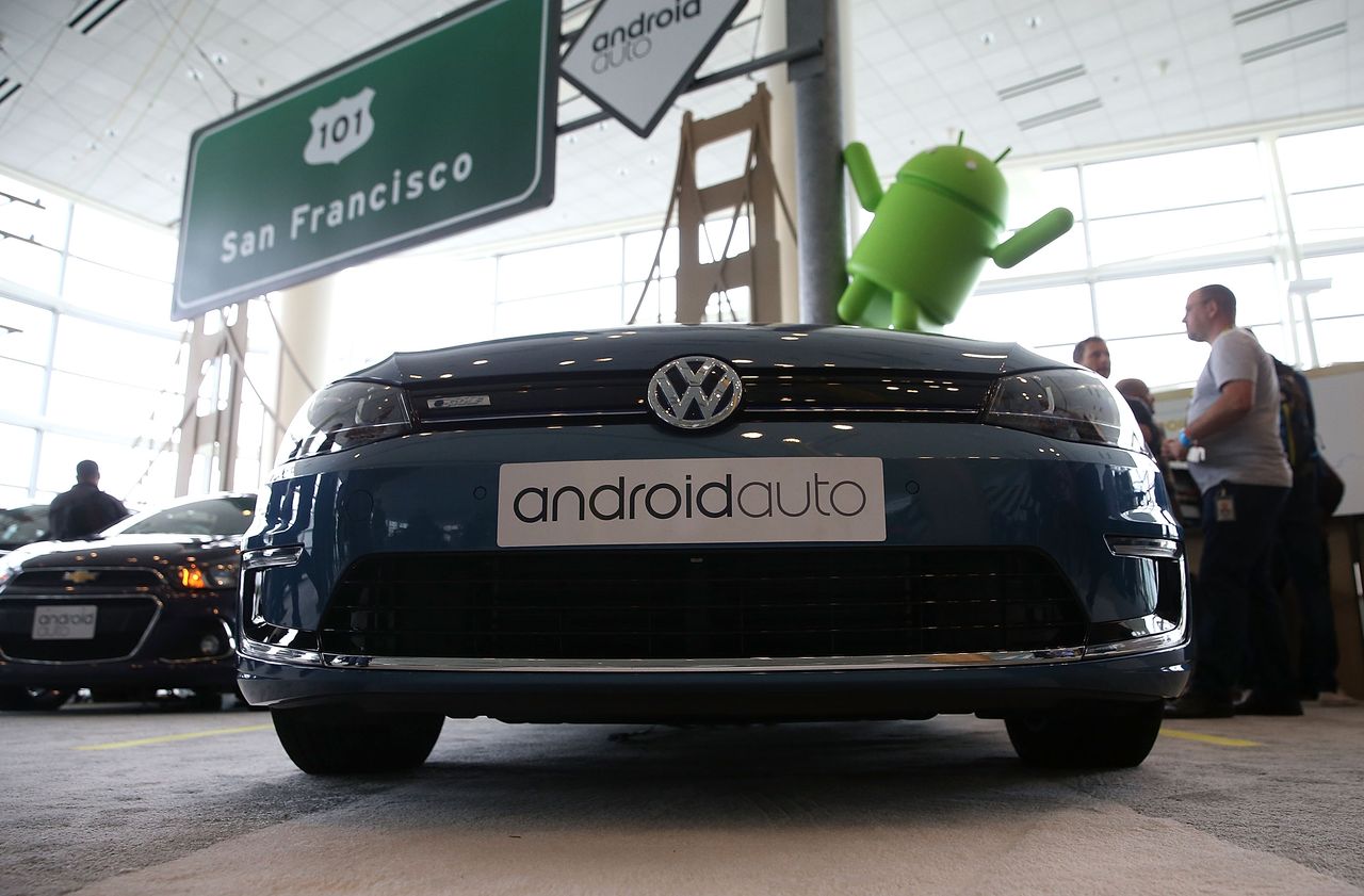 Android Auto: lista problemów się wydłuża. Lektor myli języki i bełkocze