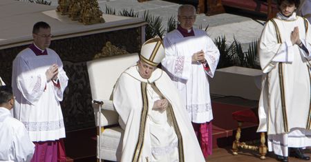 Francuska prasa: Franciszek popełniał błędy w sprawie wojny w Ukrainie