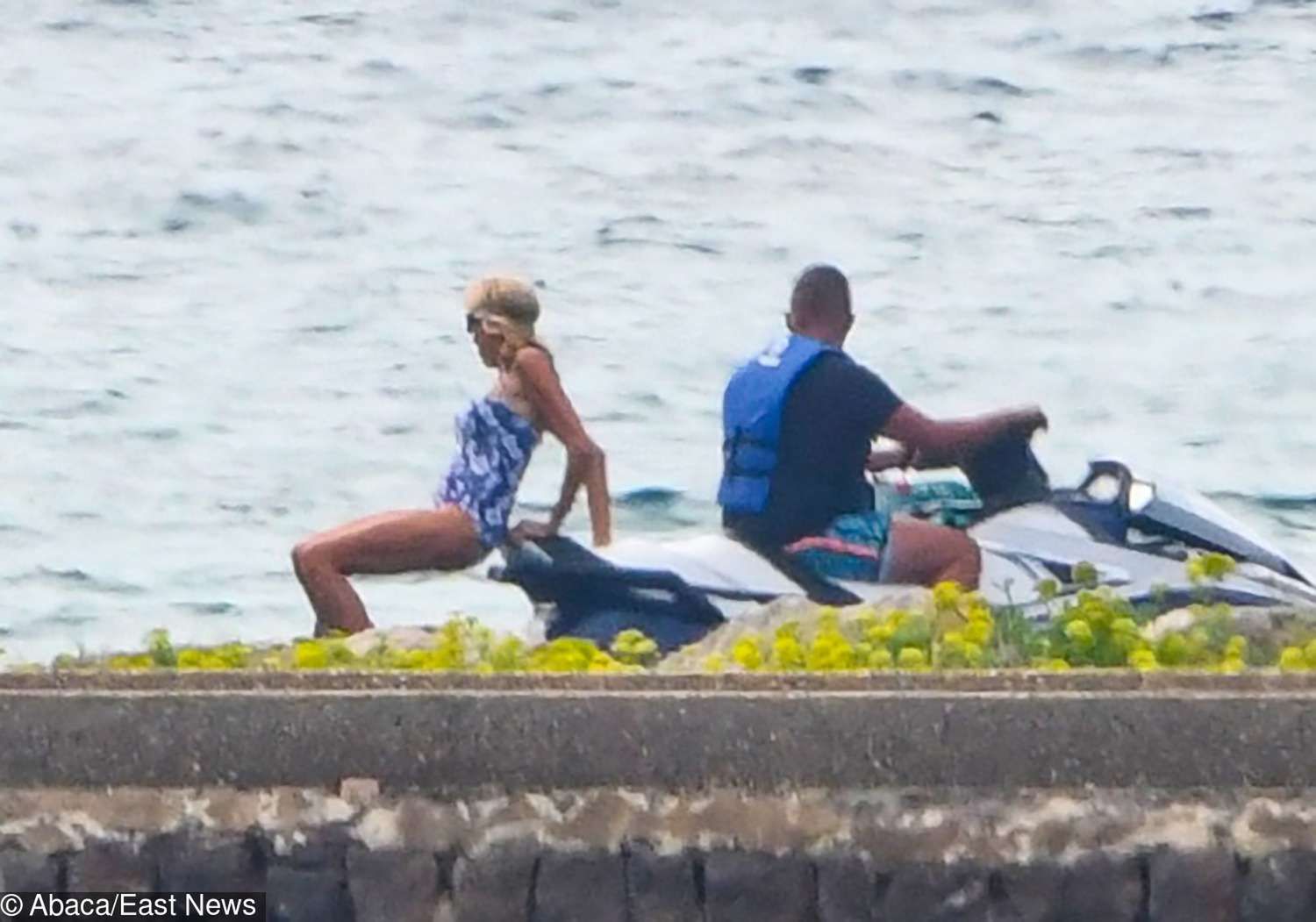 Pierwsza Dama Francji Brigitte Macron na skuterze