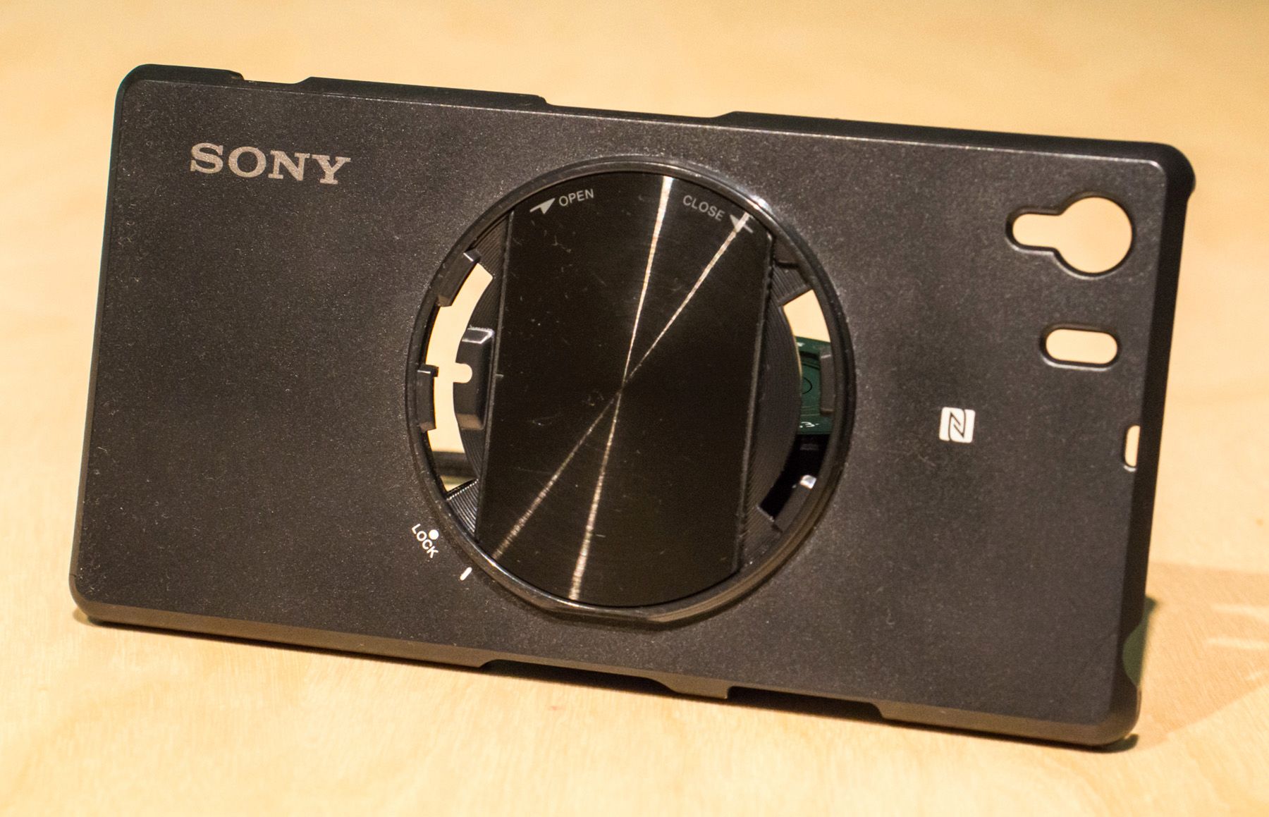 Hit czy kit? “Doklejany” obiektyw Sony do smartfonów 2