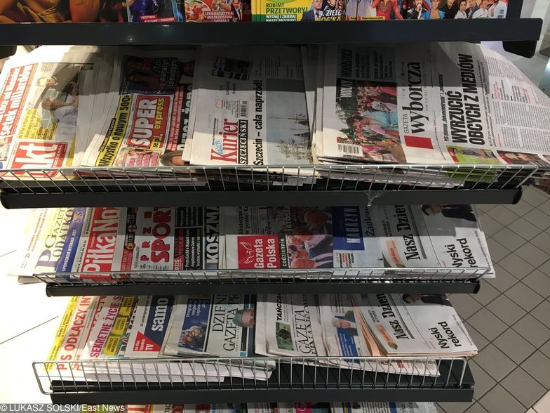 Spada sprzedaż prasy w Polsce