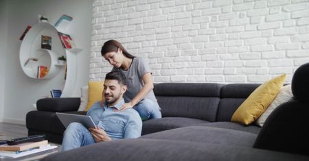 Jakie pieszczoty lubią mężczyźni? Rozpal swojego partnera